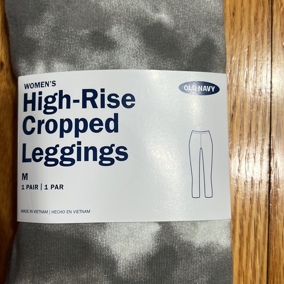 Old Navy High Rise Cropped Leggings - Picture 2 of 4